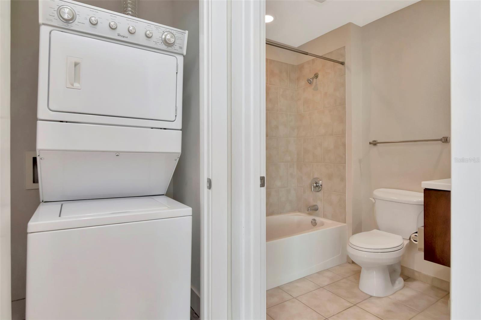GRAND CENTRAL AT KENNEDY RESID - Residential Lease