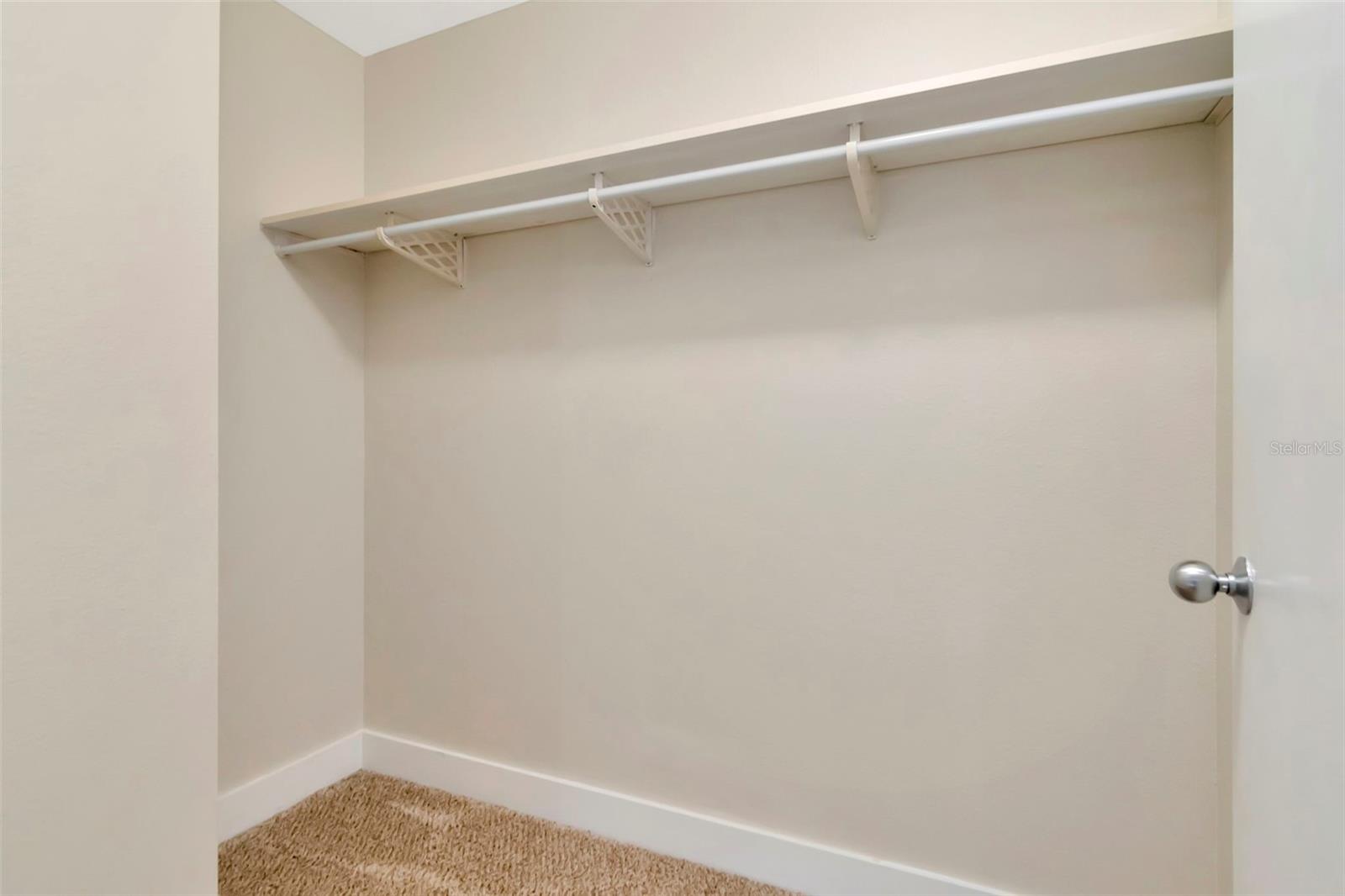 GRAND CENTRAL AT KENNEDY RESID - Residential Lease