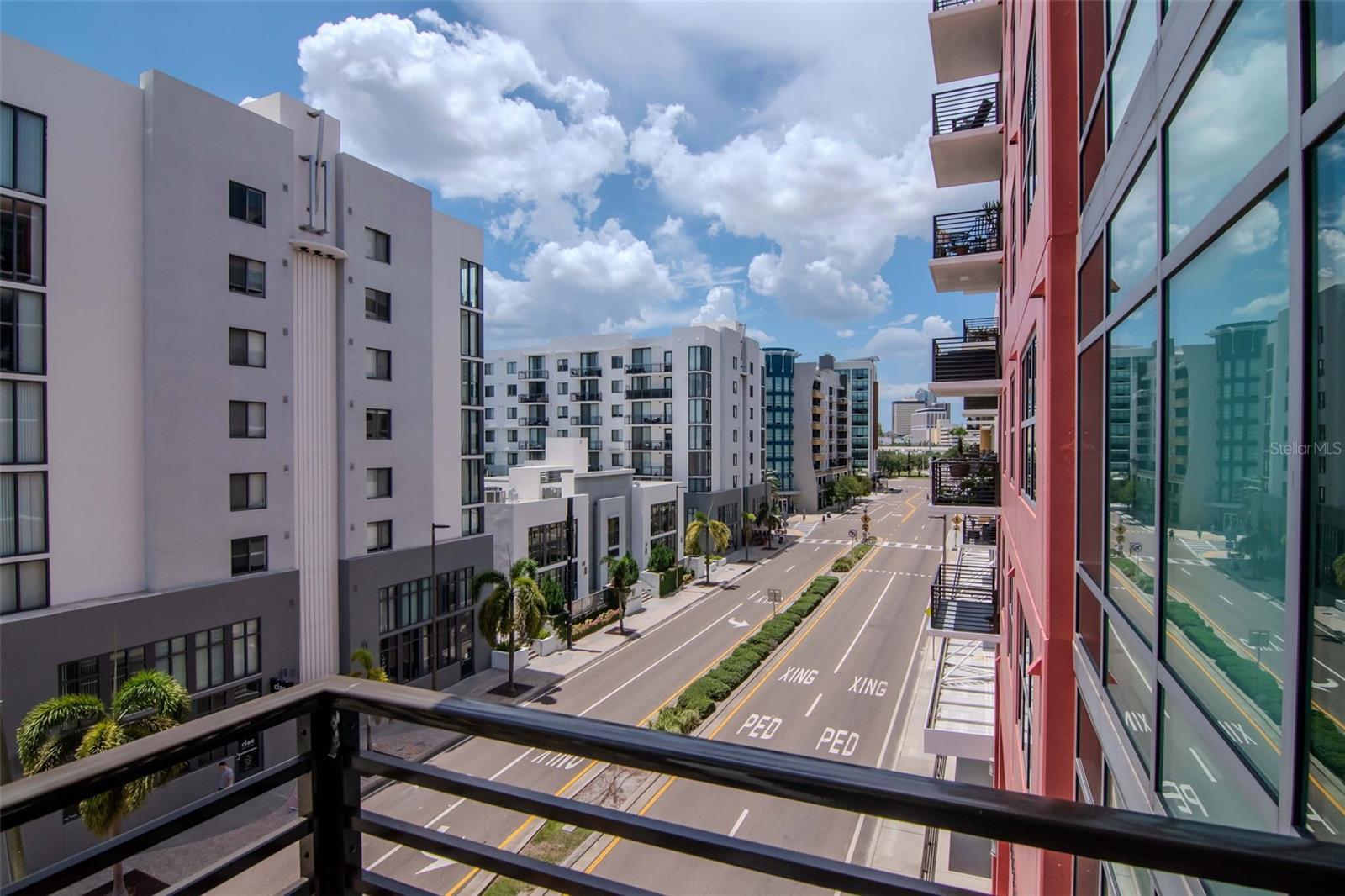 GRAND CENTRAL AT KENNEDY RESID - Residential Lease