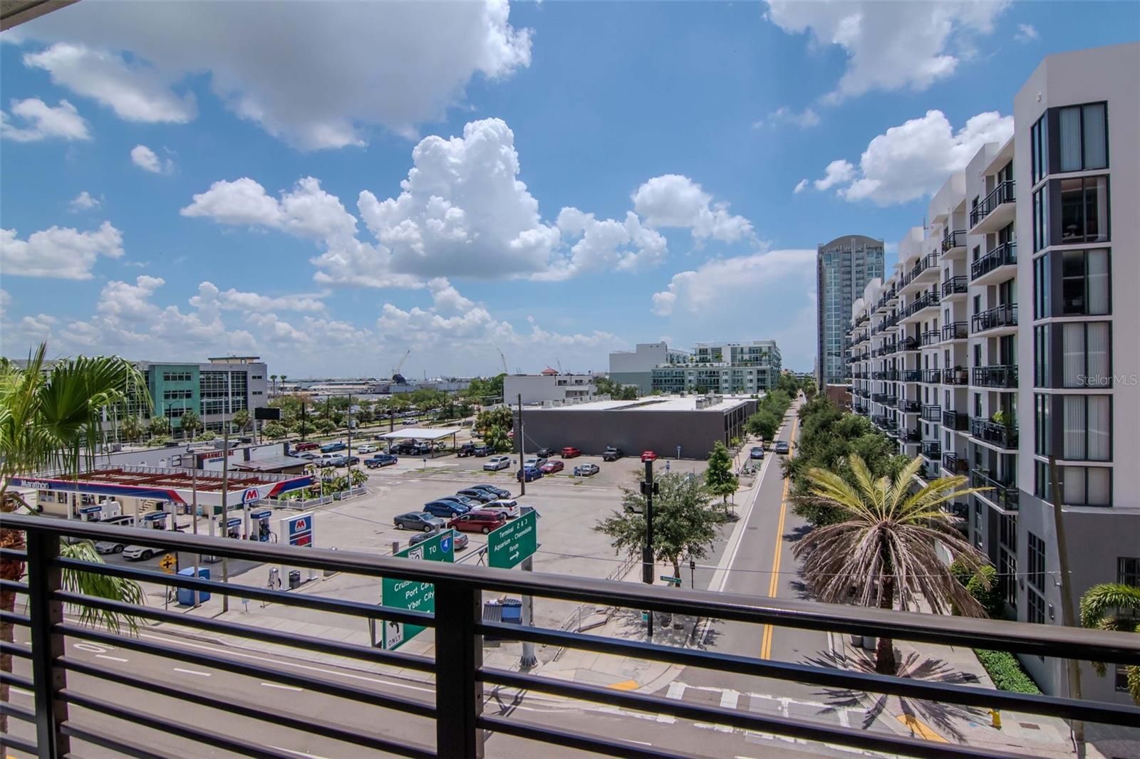 GRAND CENTRAL AT KENNEDY RESID - Residential Lease
