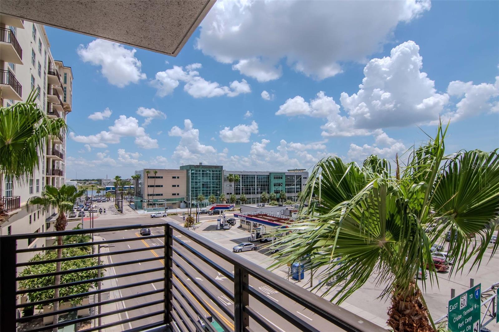 GRAND CENTRAL AT KENNEDY RESID - Residential Lease