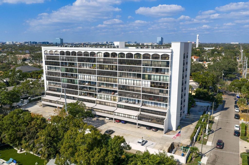 Photo of 3211 W Swann Avenue #204, Tampa, FL 33609 (MLS # TB8449809)