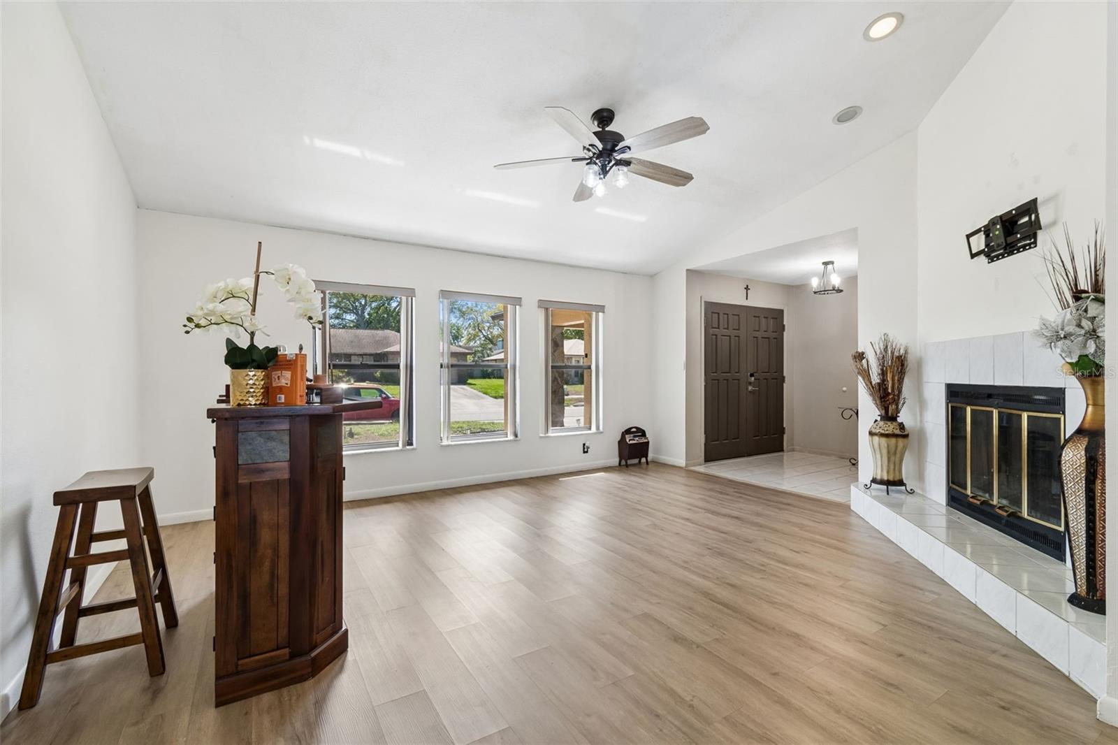 HIDDEN LAKE - Residential