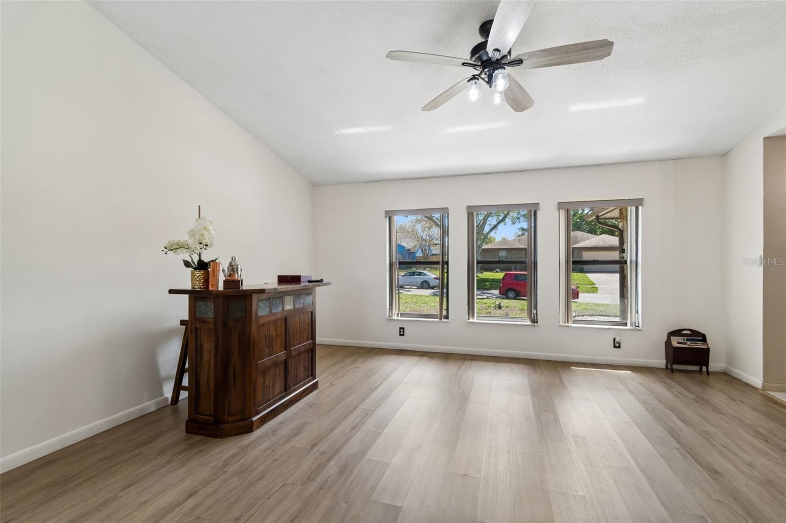 HIDDEN LAKE - Residential