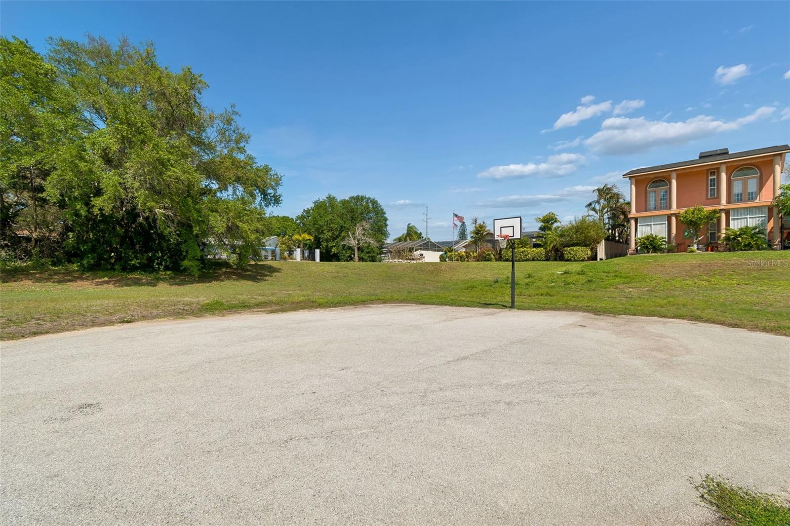HIDDEN LAKE - Residential