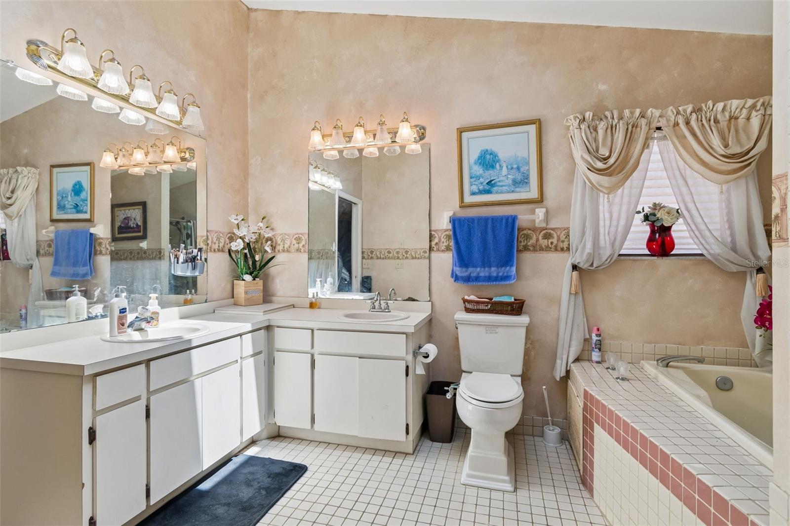 HIDDEN LAKE - Residential