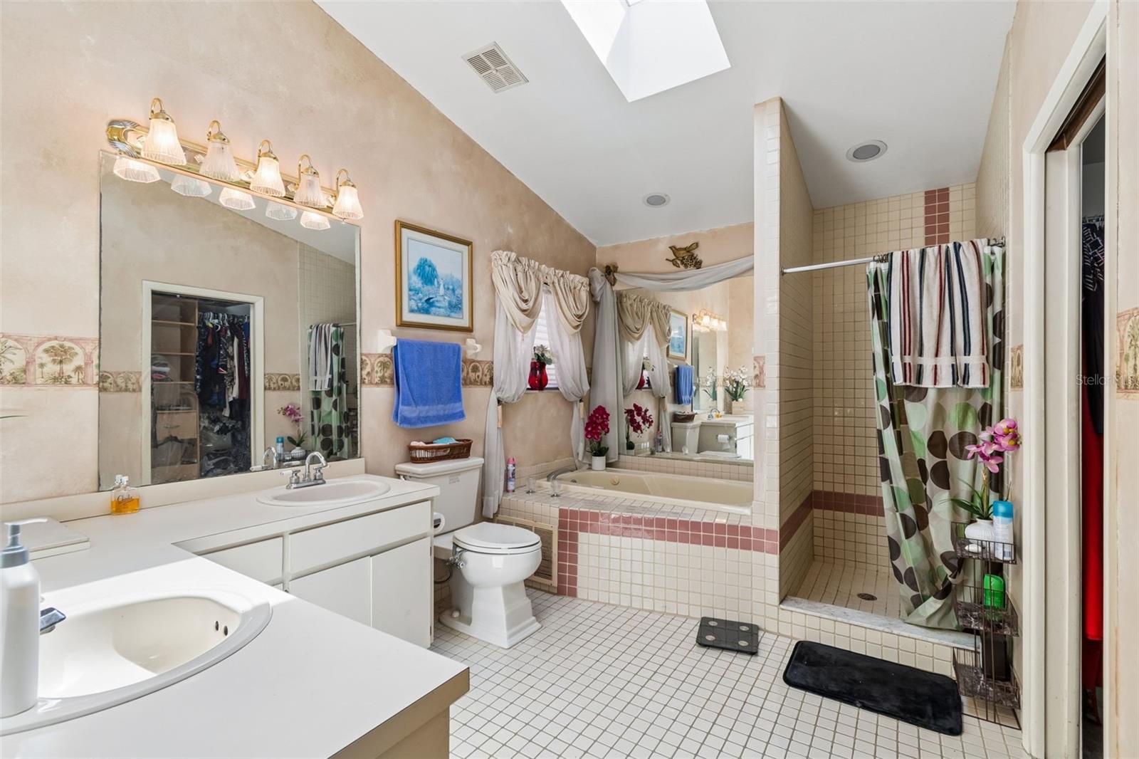 HIDDEN LAKE - Residential