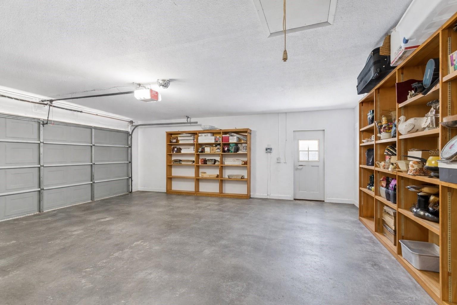 HIDDEN LAKE - Residential