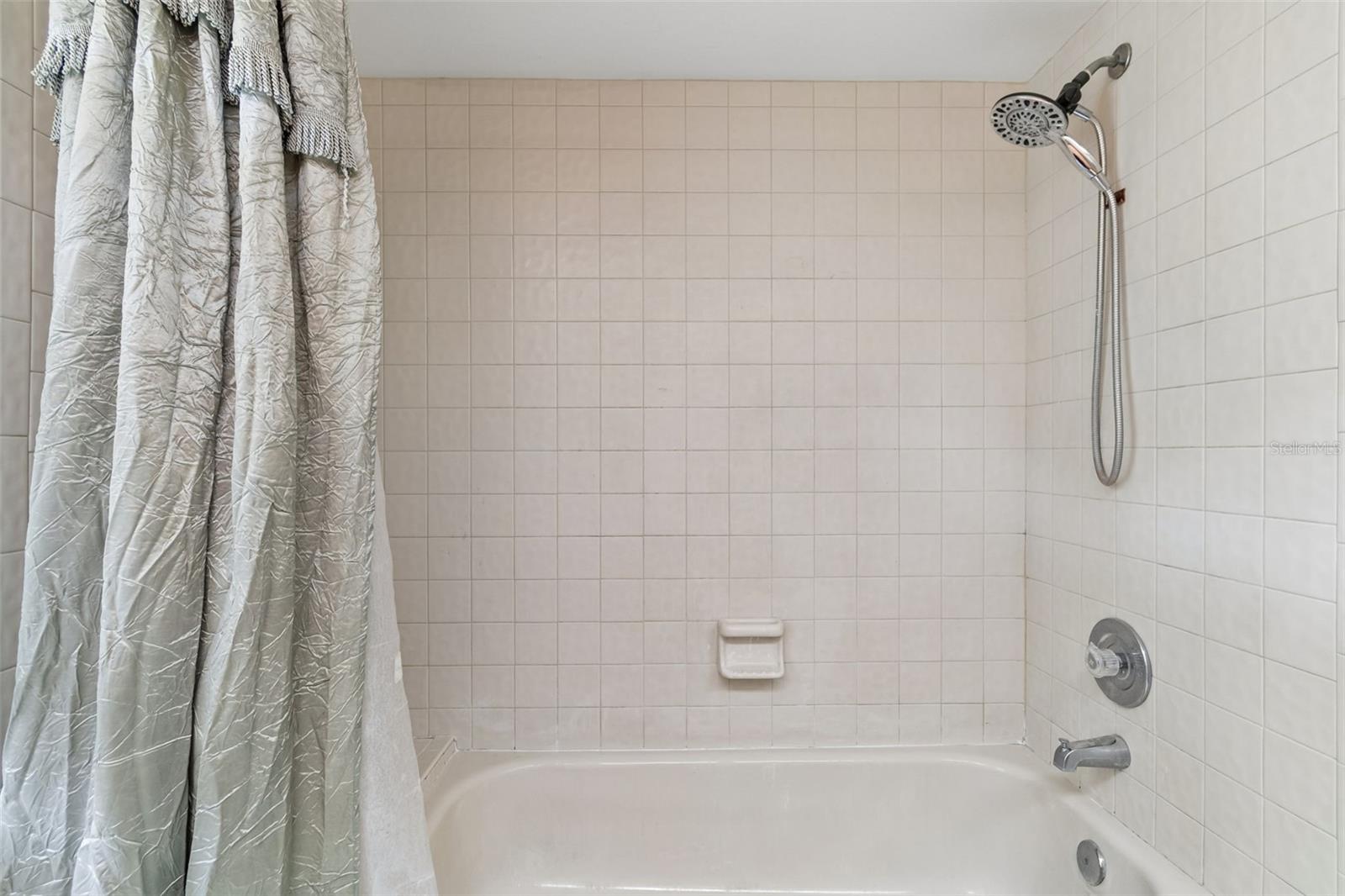 HIDDEN LAKE - Residential