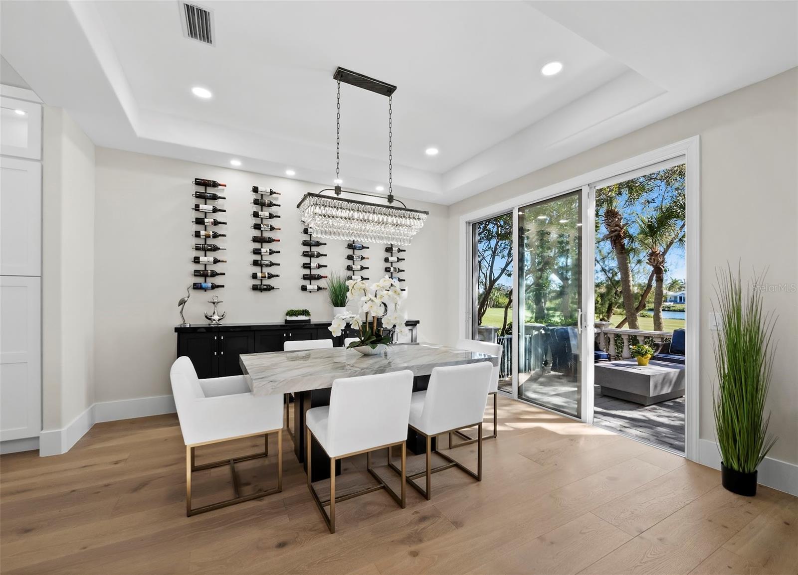 MANCHESTER BAY - Residential