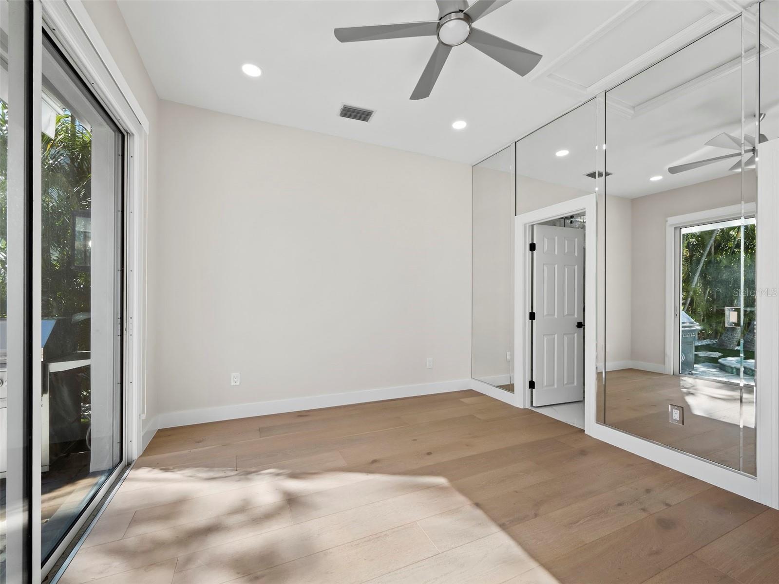 MANCHESTER BAY - Residential