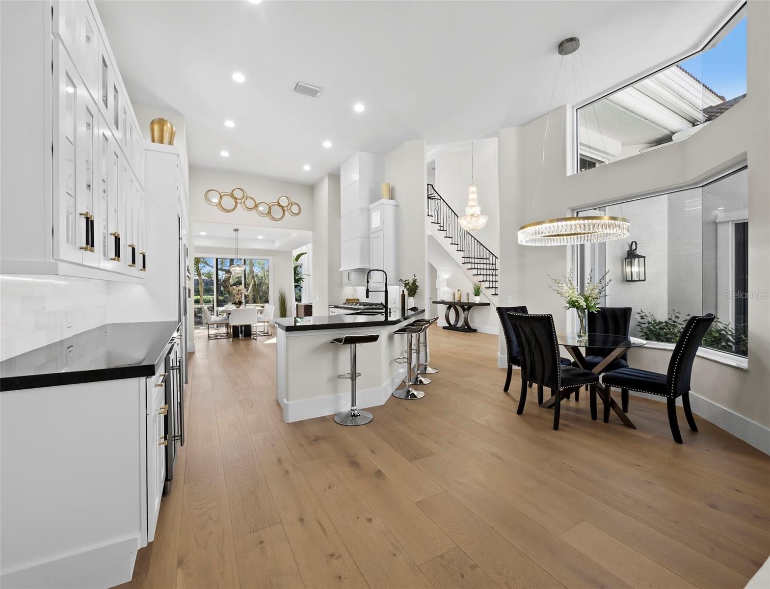 MANCHESTER BAY - Residential