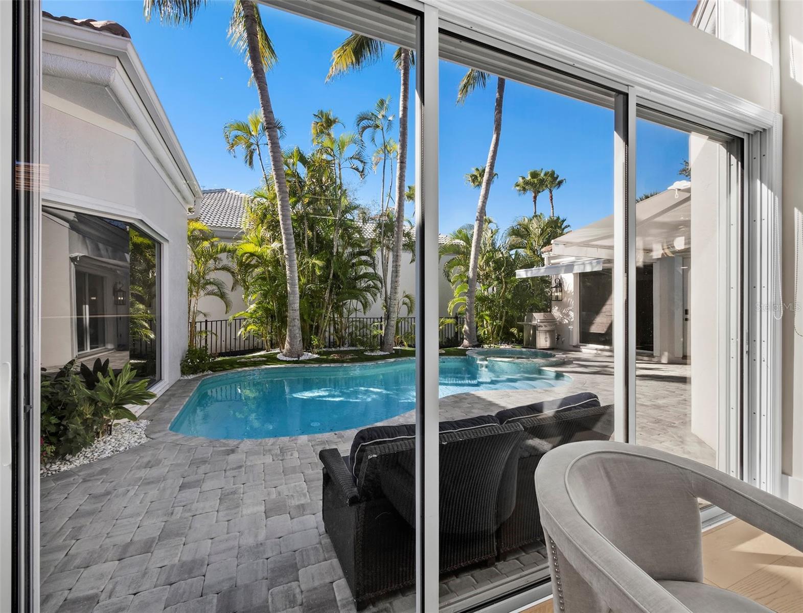 MANCHESTER BAY - Residential