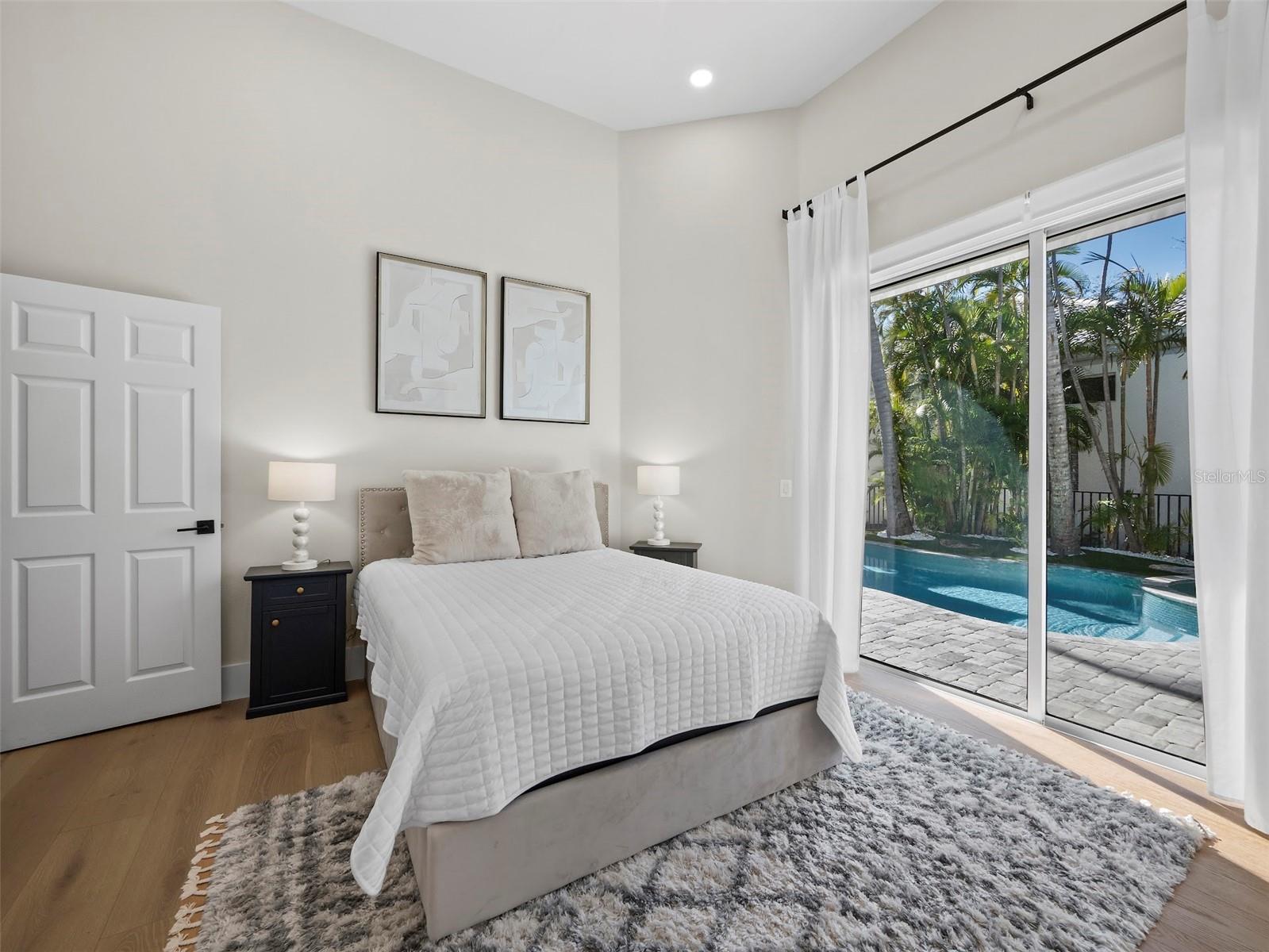 MANCHESTER BAY - Residential