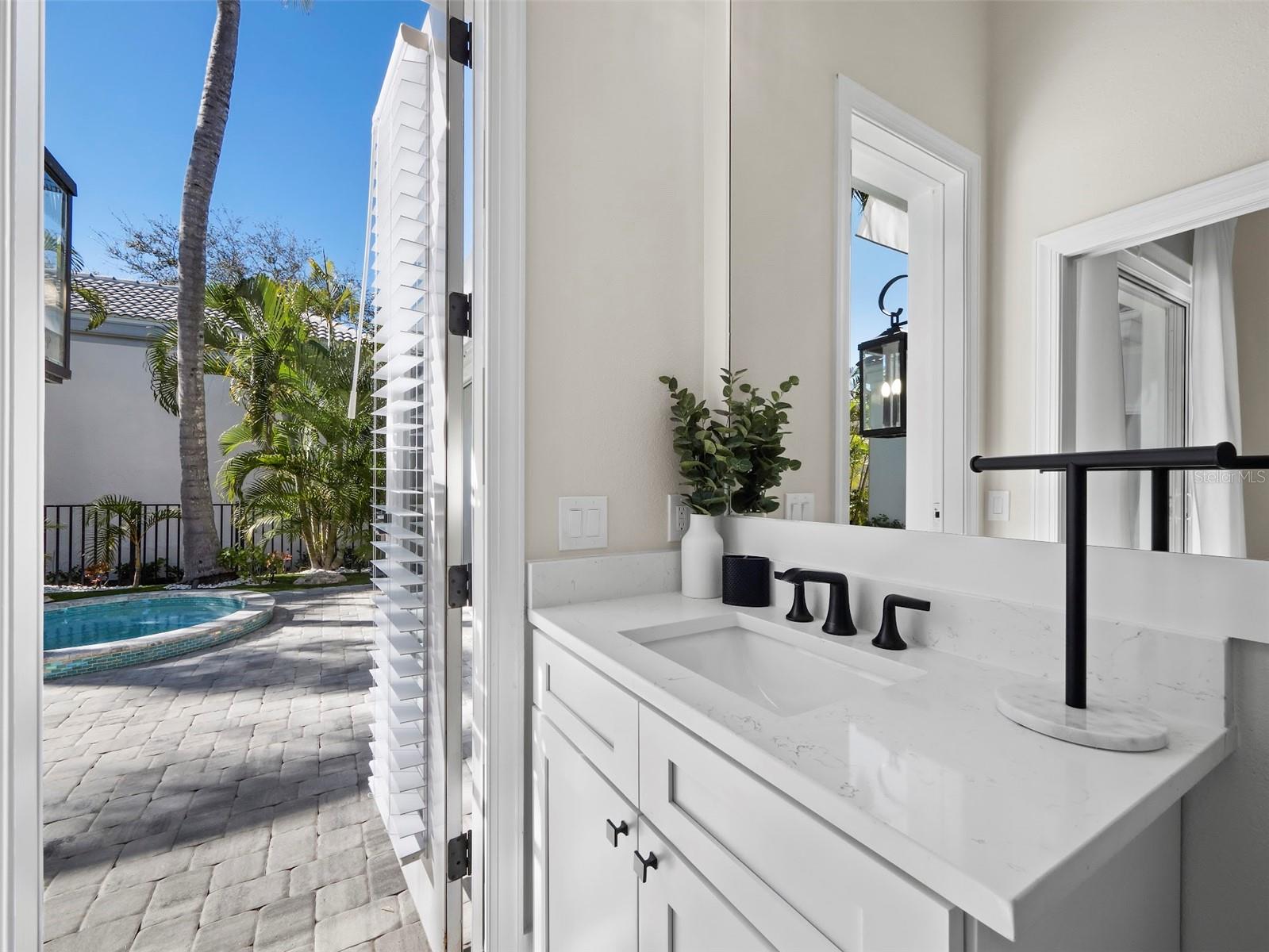 MANCHESTER BAY - Residential