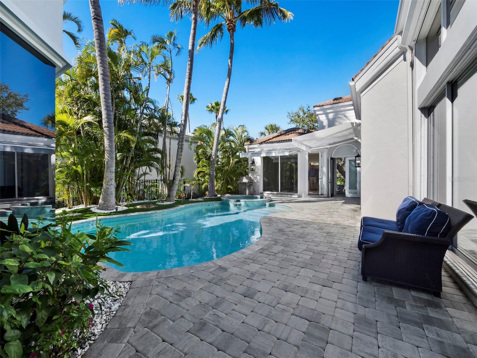 MANCHESTER BAY - Residential