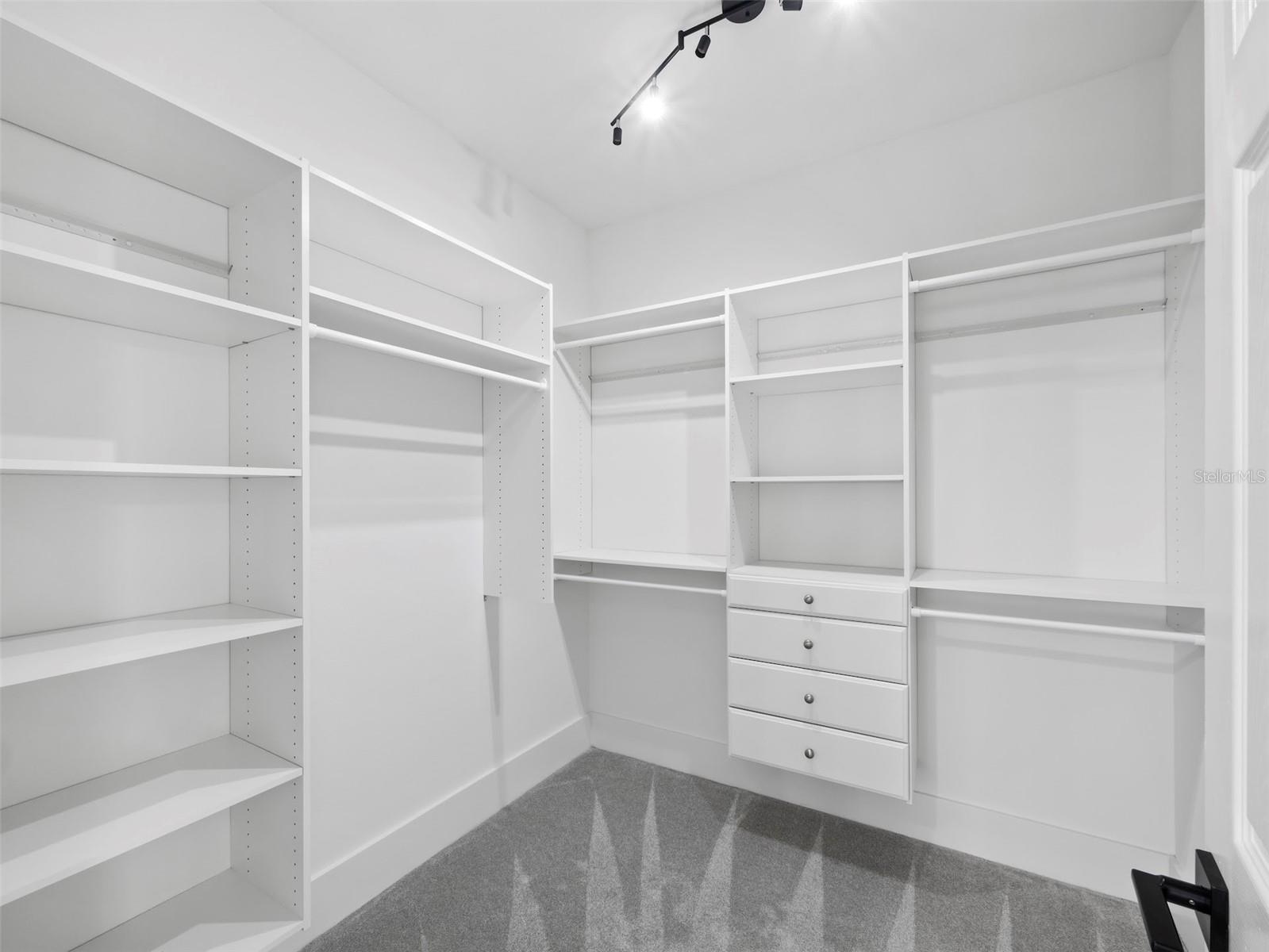 MANCHESTER BAY - Residential