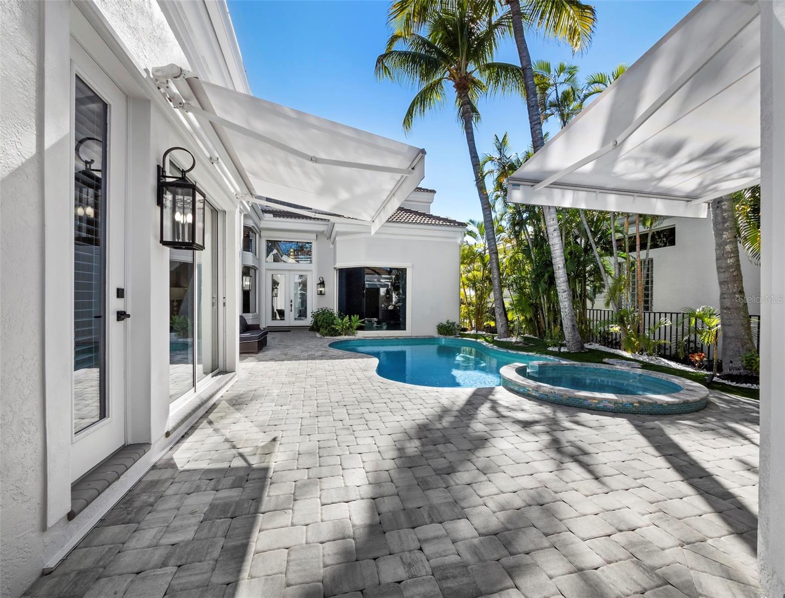 MANCHESTER BAY - Residential