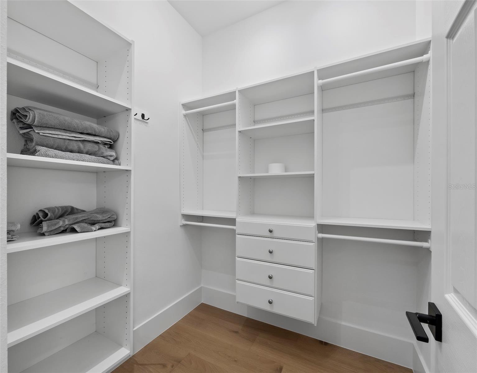 MANCHESTER BAY - Residential