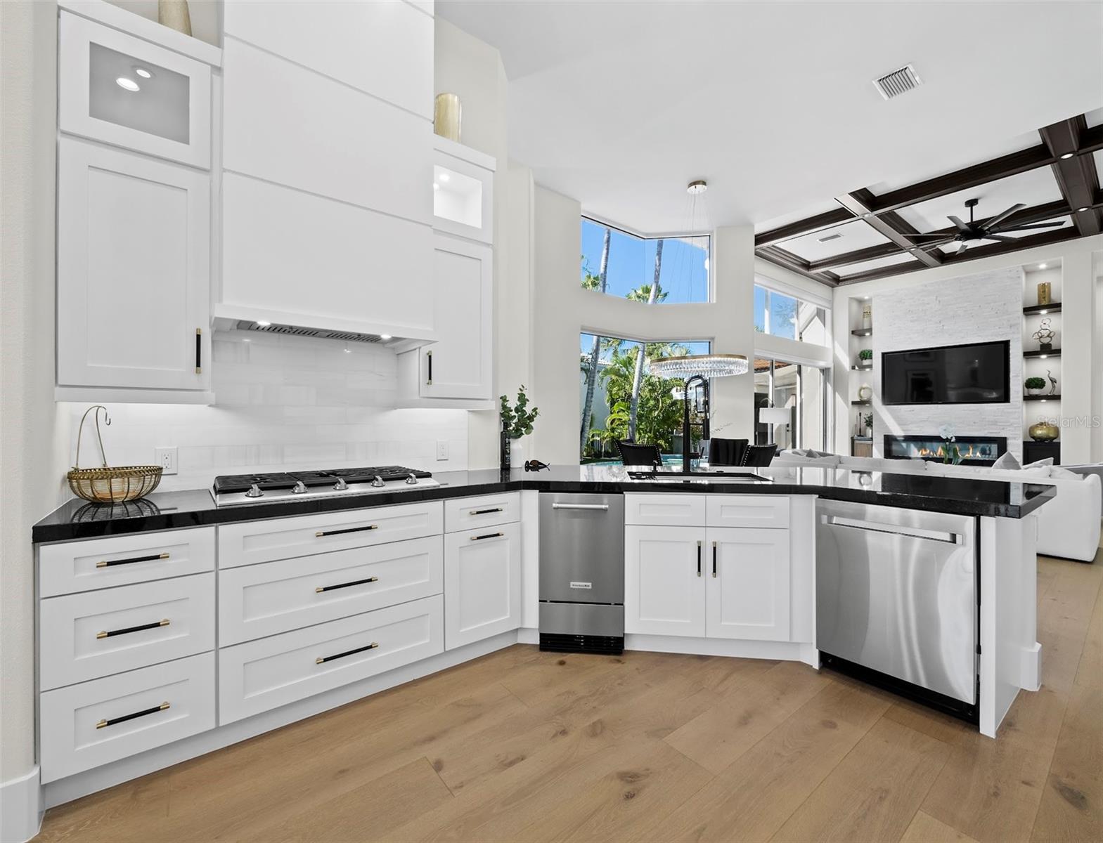 MANCHESTER BAY - Residential