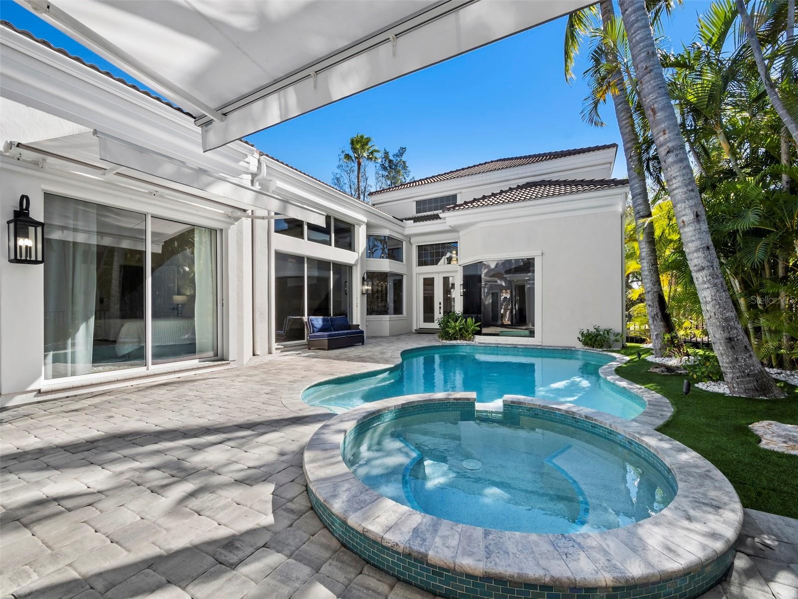 MANCHESTER BAY - Residential