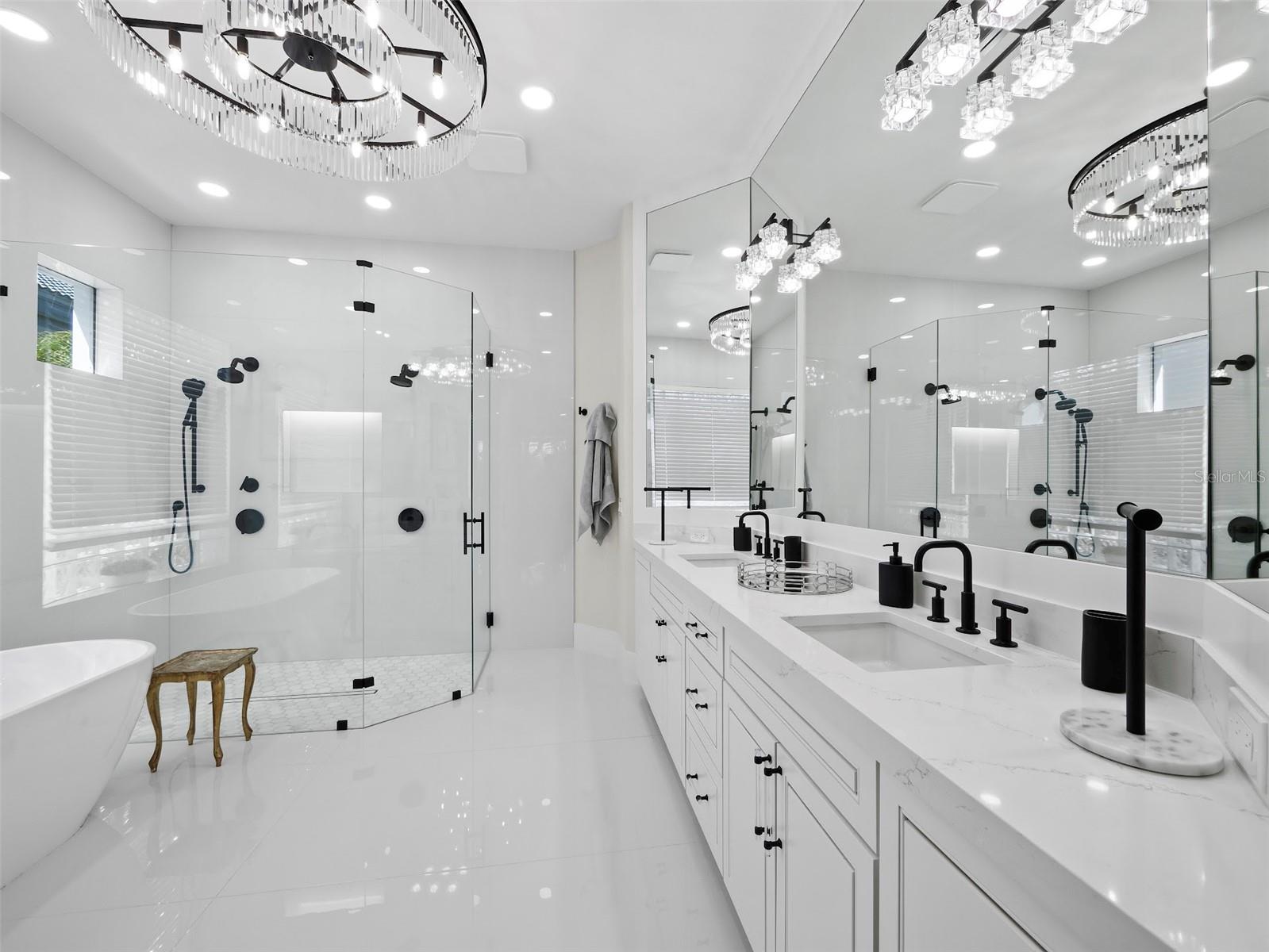 MANCHESTER BAY - Residential