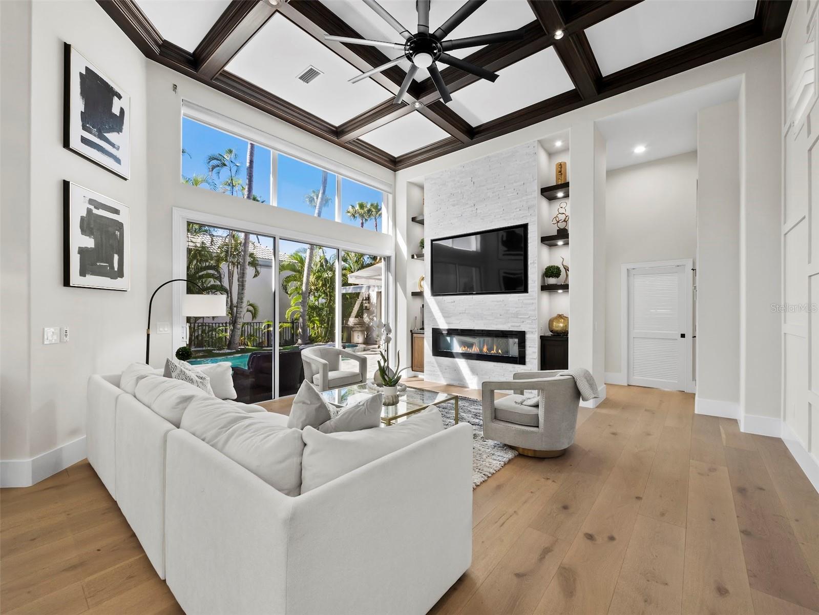 MANCHESTER BAY - Residential