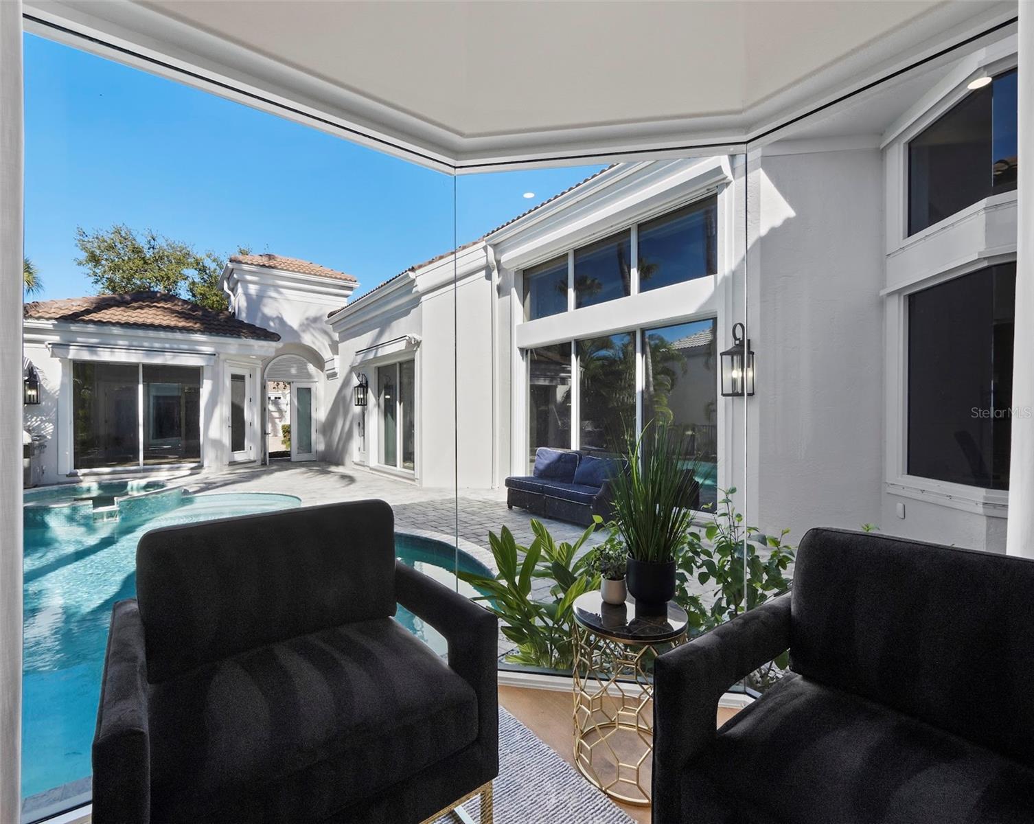 MANCHESTER BAY - Residential