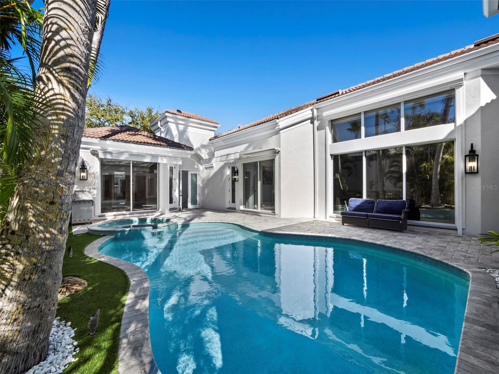 MANCHESTER BAY - Residential