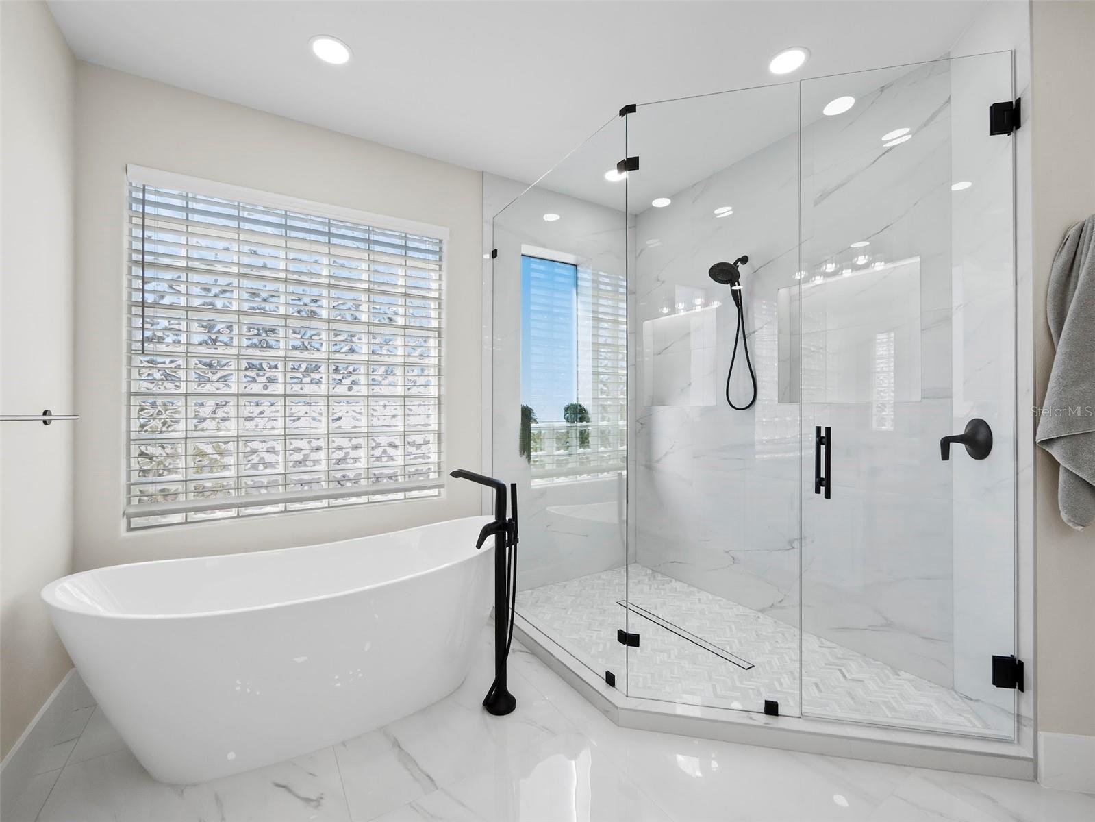 MANCHESTER BAY - Residential