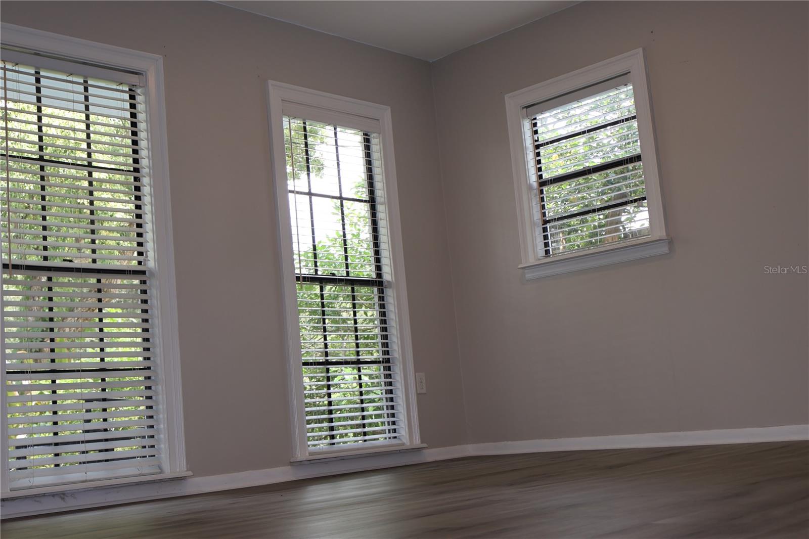 OAKELLARS - Residential Lease