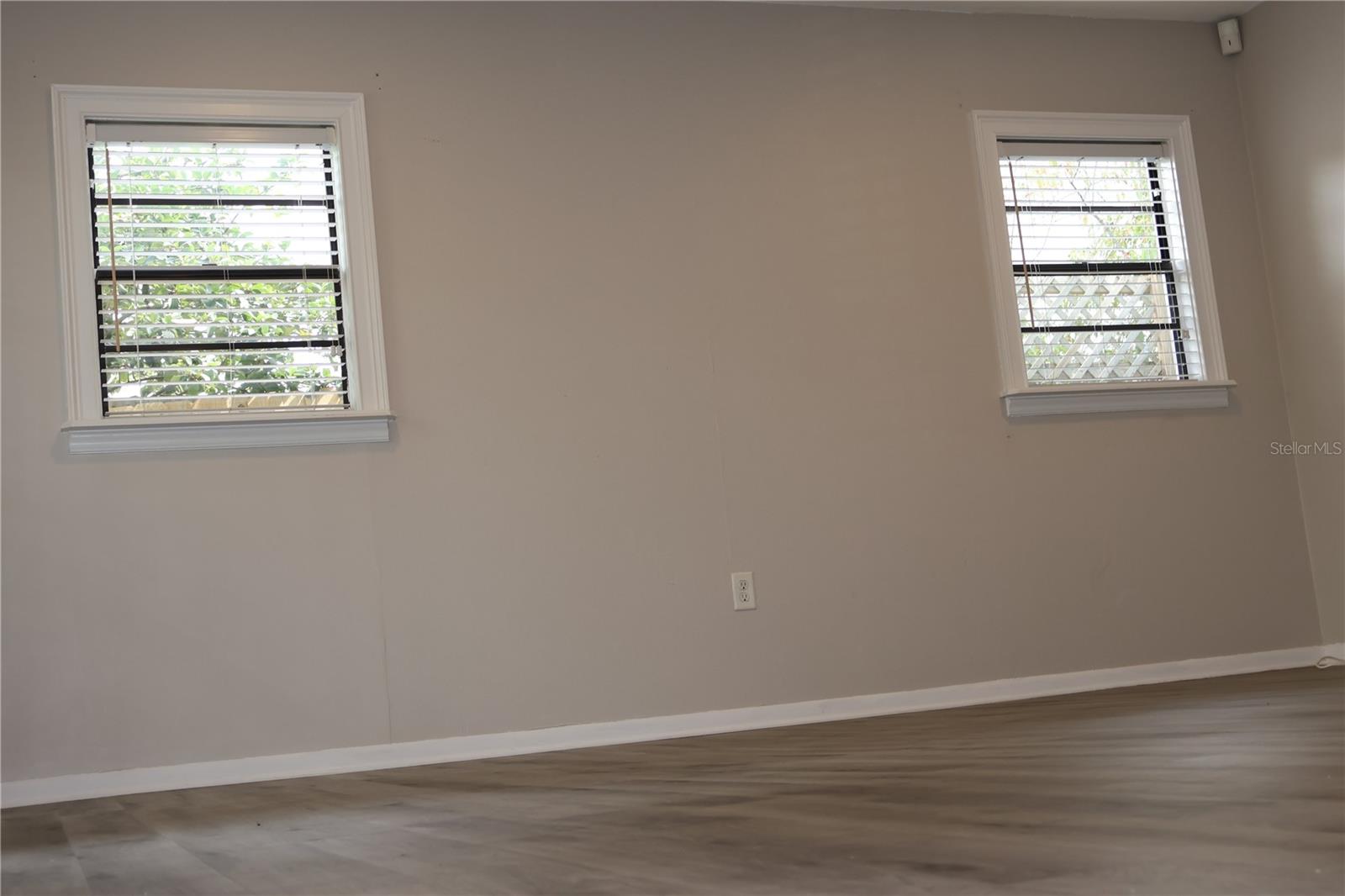OAKELLARS - Residential Lease