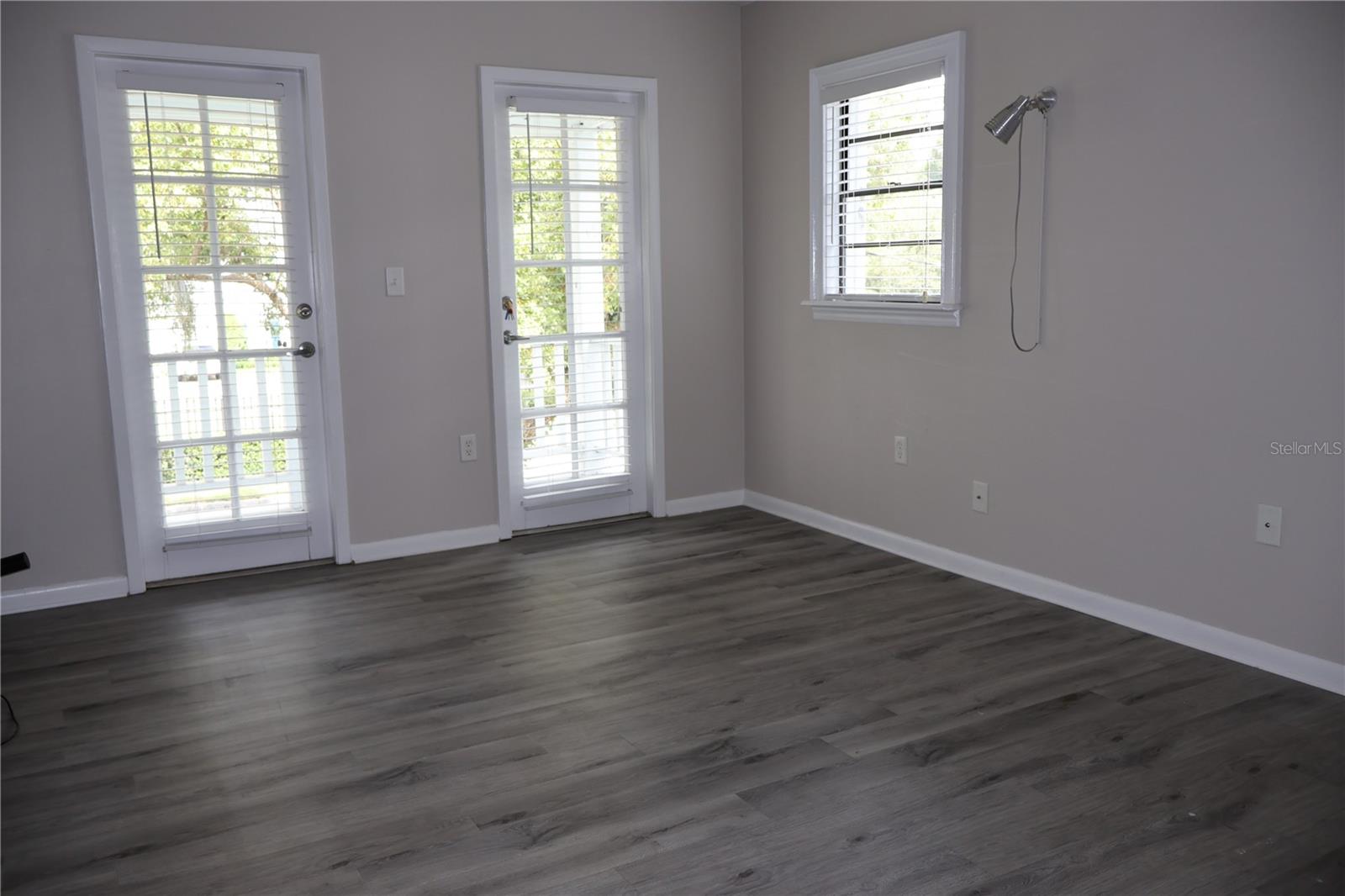 OAKELLARS - Residential Lease