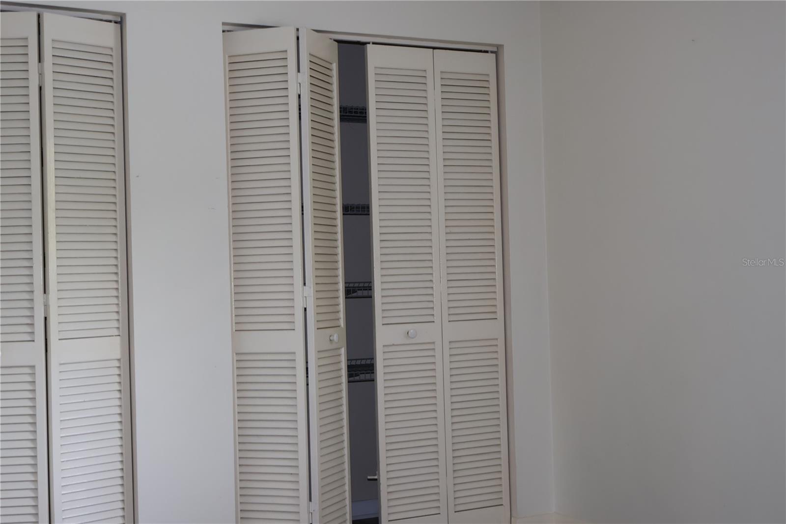 OAKELLARS - Residential Lease
