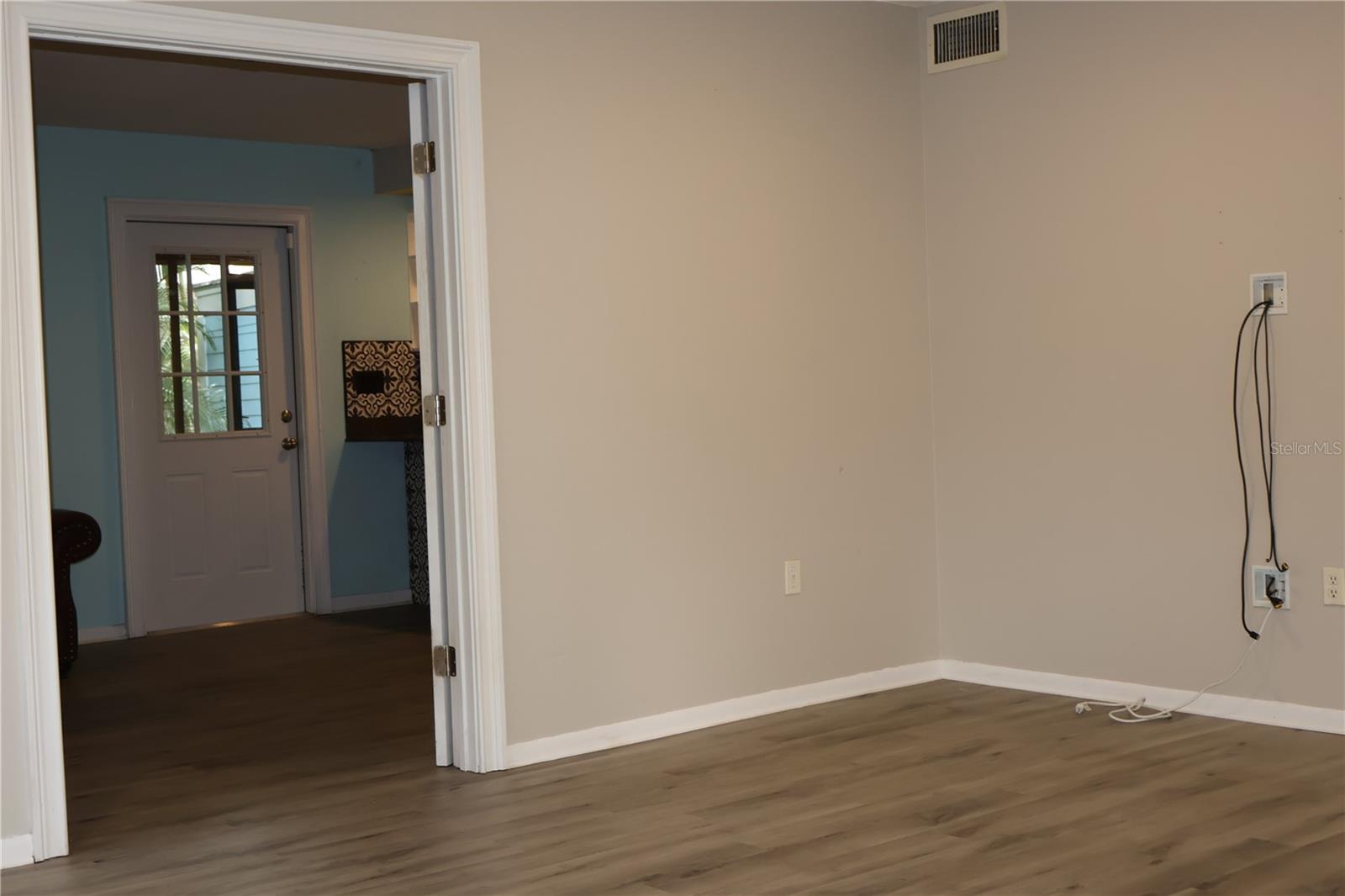 OAKELLARS - Residential Lease