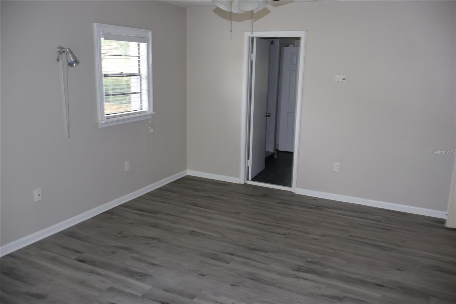 OAKELLARS - Residential Lease