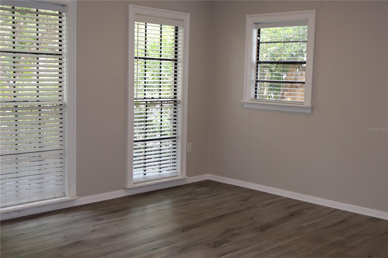 OAKELLARS - Residential Lease