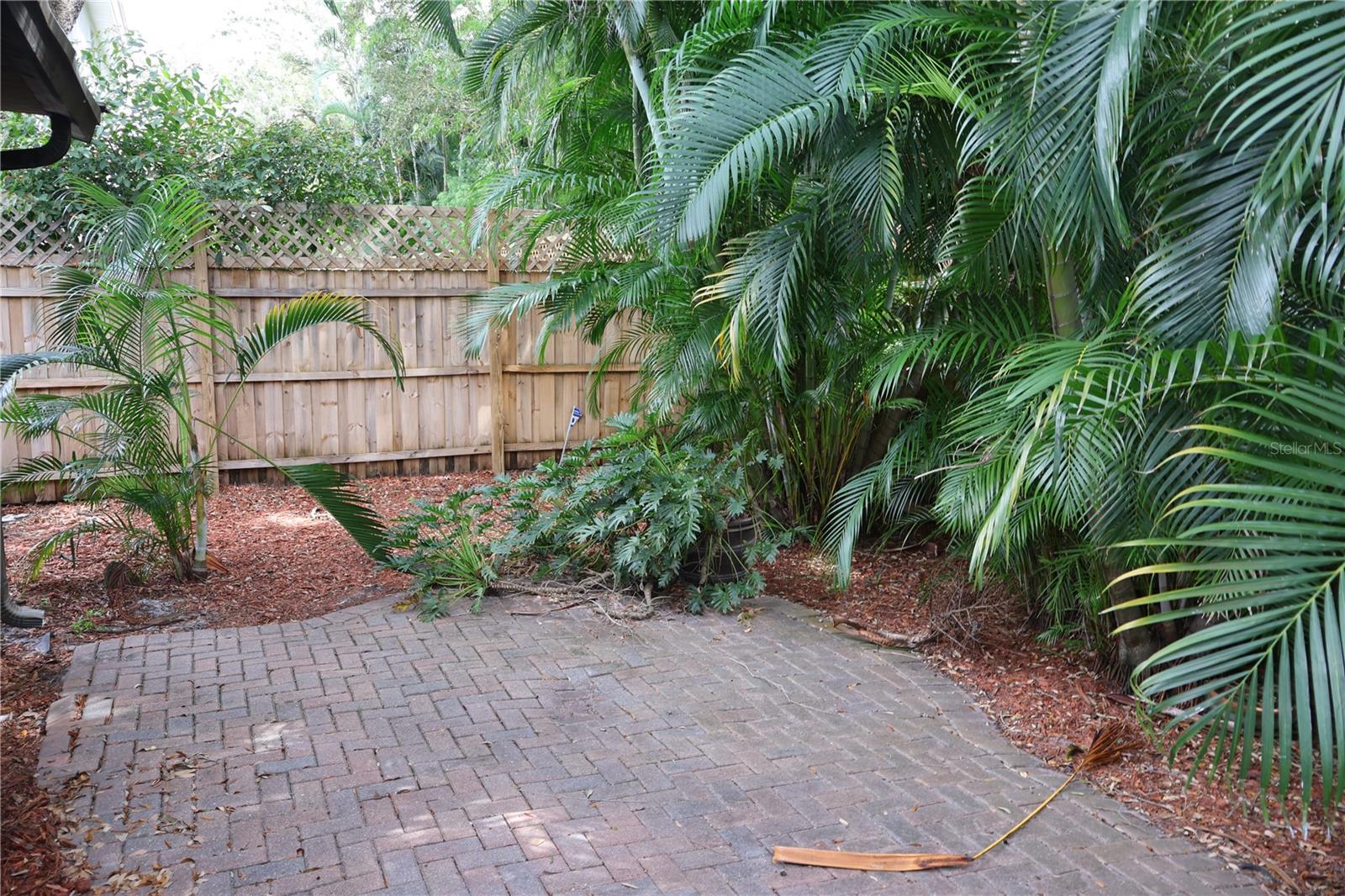 OAKELLARS - Residential Lease