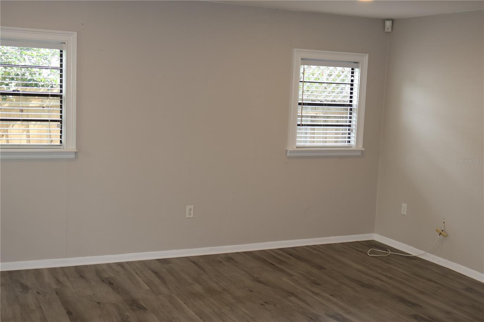 OAKELLARS - Residential Lease