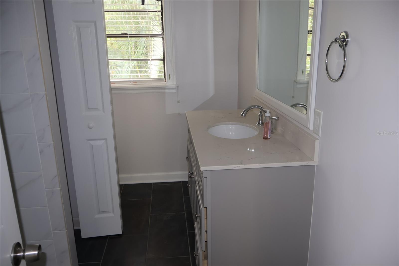 OAKELLARS - Residential Lease
