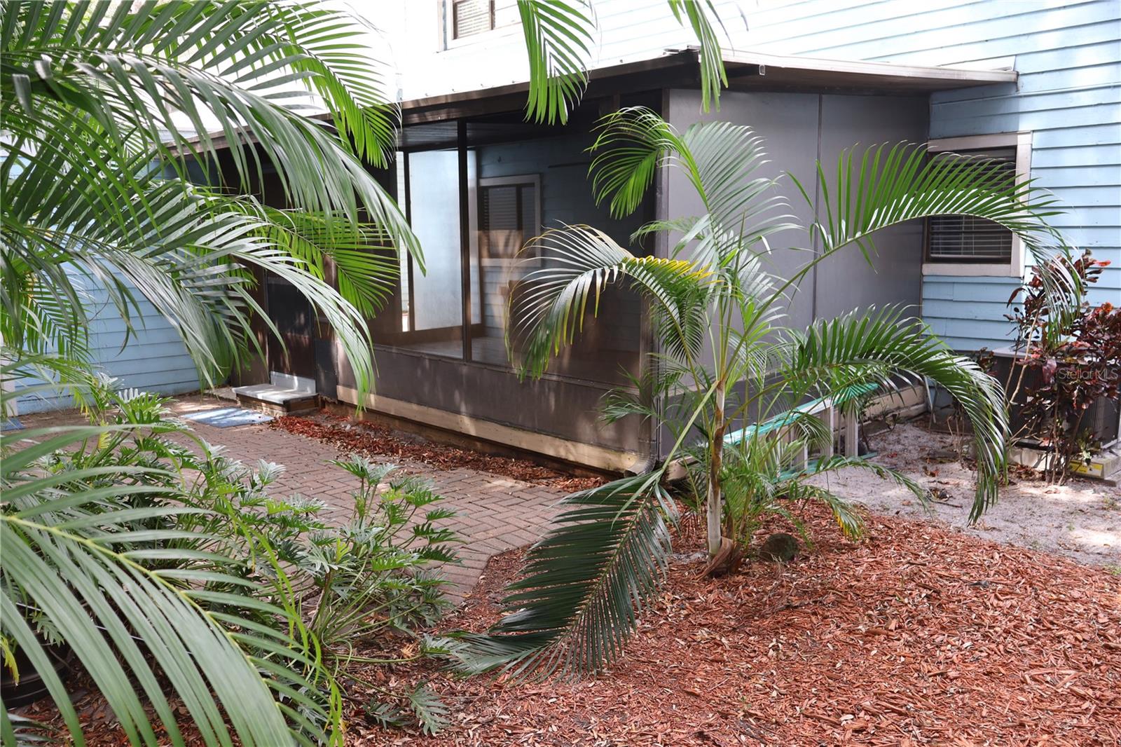 OAKELLARS - Residential Lease