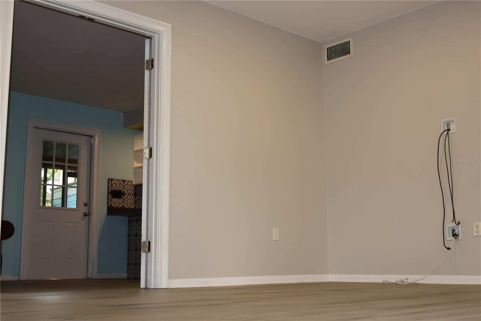 OAKELLARS - Residential Lease