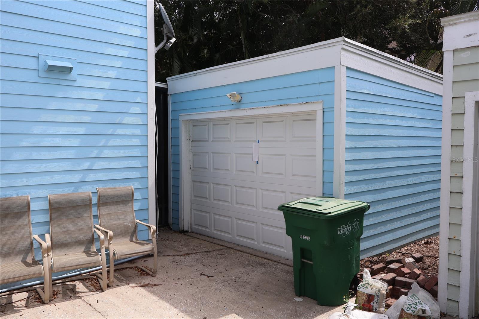 OAKELLARS - Residential Lease