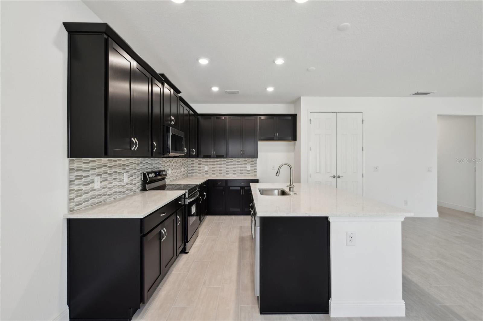 2590 CAVANAUGH DRIVE