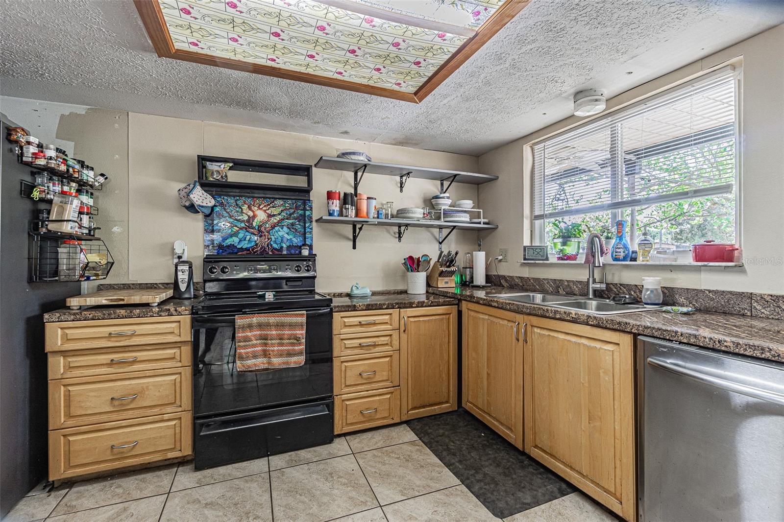 LEISURE HILLS - Residential