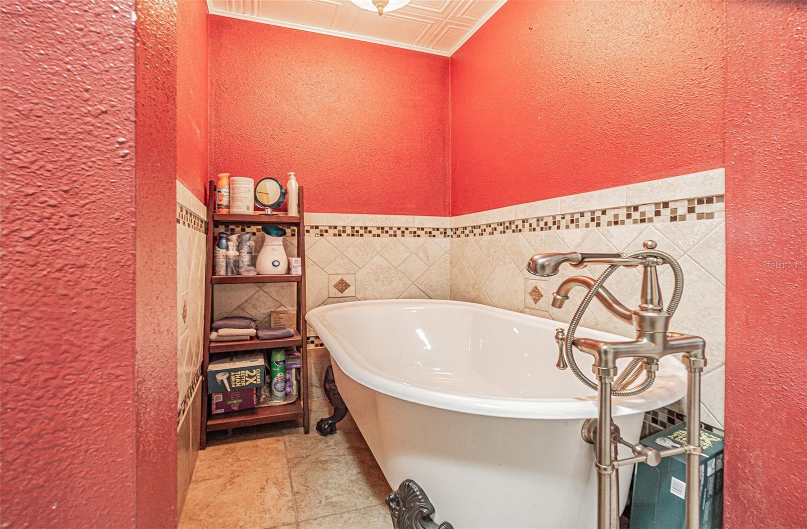 LEISURE HILLS - Residential