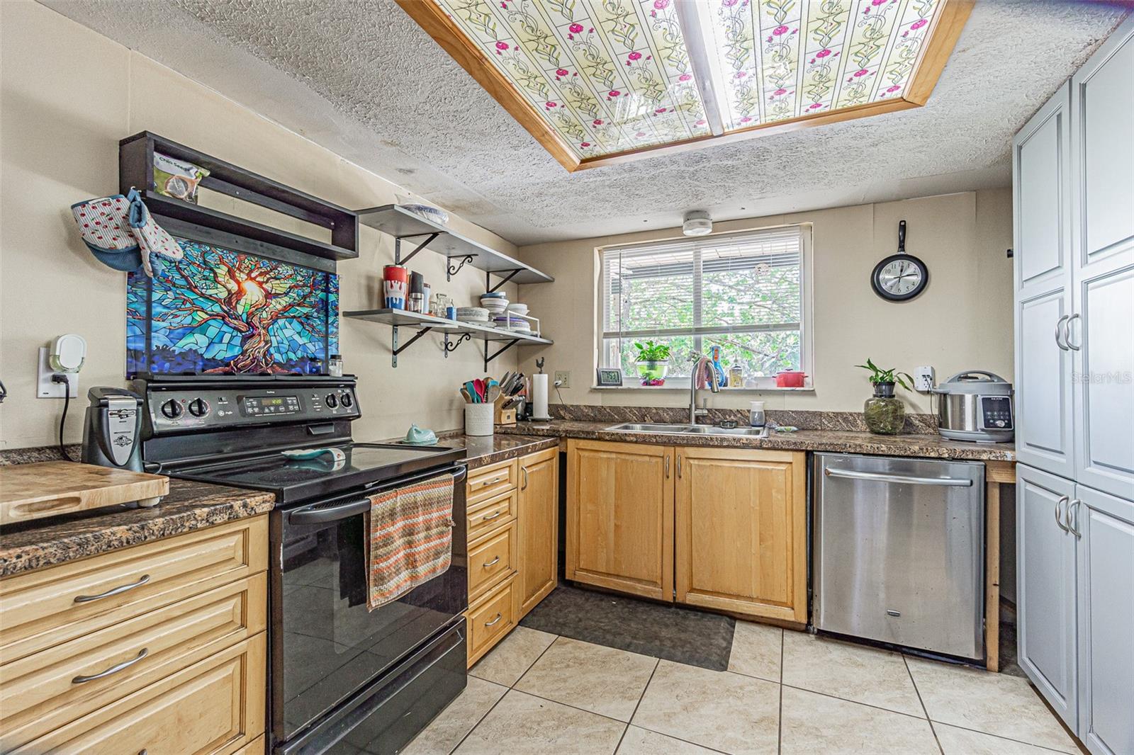 LEISURE HILLS - Residential