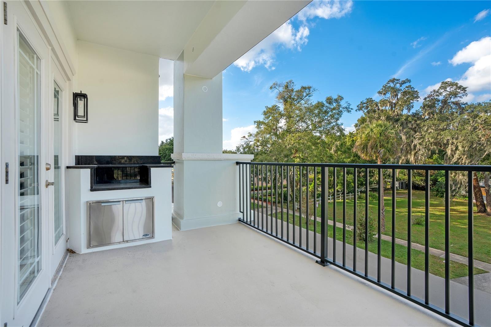 This comfortable two bedroom condominium has been artfully updated by one of Central Florida's accomplished Interior Designers. This "Goldilocks" Condominium Unit is just the right size and just the right look. Located in College Park, The Wellesley recently completes a beautiful exterior make-over and the off-white and sage green multi-story buildings cannot be missed when traveling Edgewater Drive. The parks, lakes, shopping, restaurants, and vintage Publix Supermarket make College Park a wonderful place to call home. The Wellesley offers luxury living at its best. On site concierge seven days a week. Swimming pool on the sixth level, two outdoor fireplaces and a dog run-play area exclusive to residents and their pets. College Park is part of Main Street America offering neighborhood activities and special events, such as the Annual November Jazz Fest.