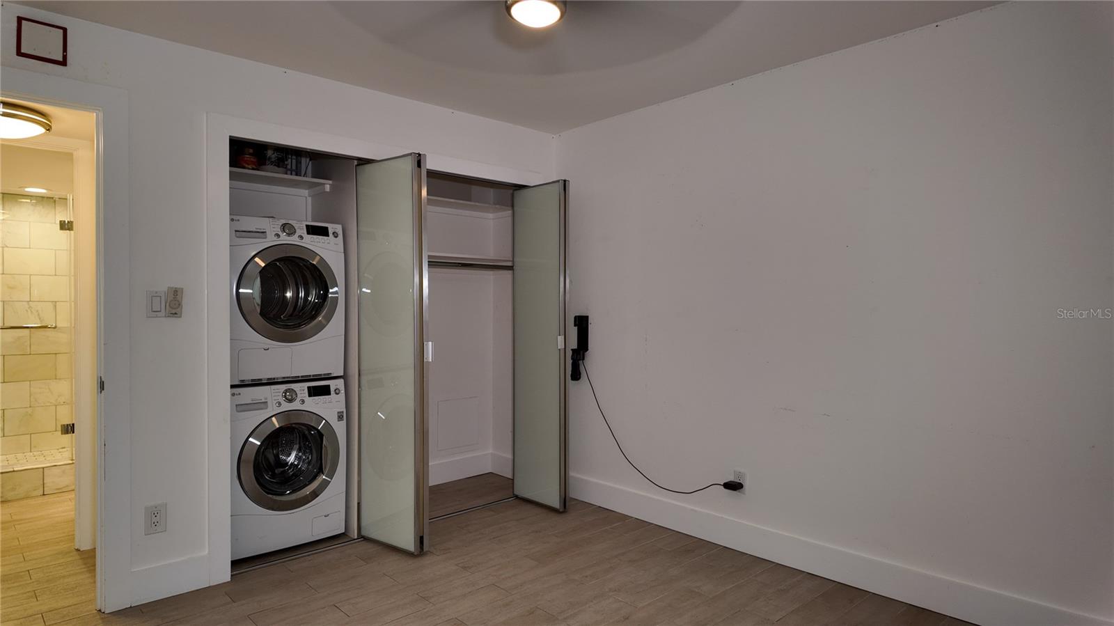 PLAZA GARDENS - Residential