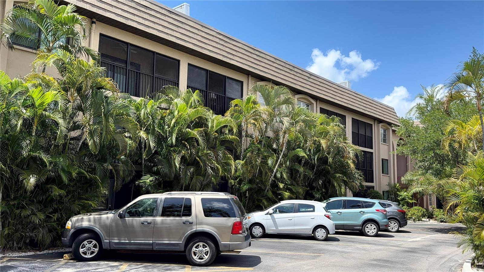 PLAZA GARDENS - Residential